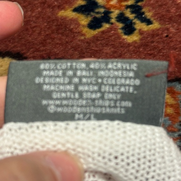 Wooden ship White Sweater with Gold Lip Print - Picture 4 of 4